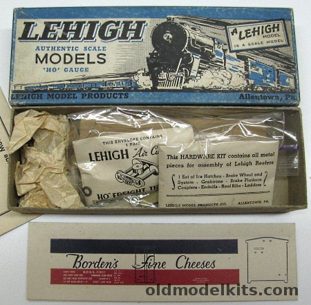 Lehigh 1/87 40' Wood Sheathed Refrigerator Car - 'Borden's Fine Cheeses' - HO Craftsman Kit with Trucks plastic model kit